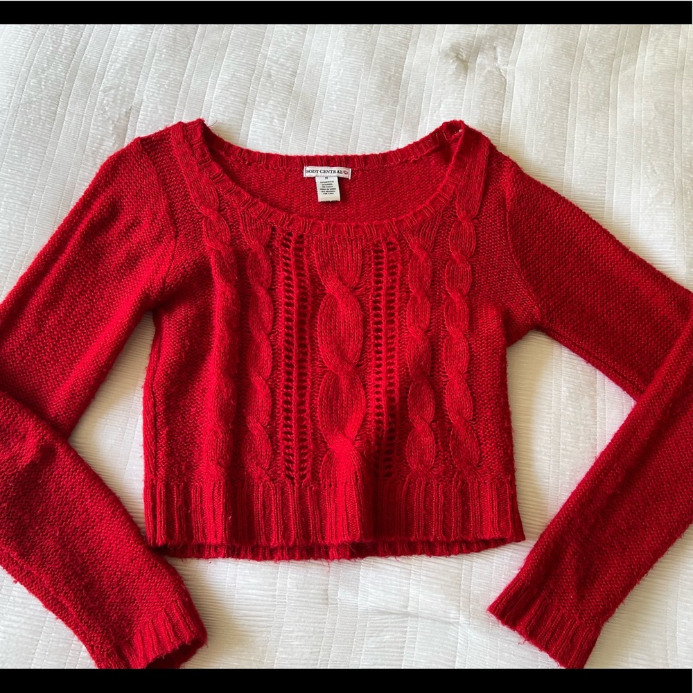 Red body central sweater